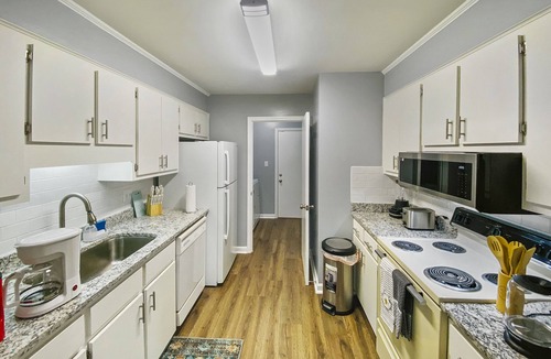 Martinez House | NEW! Luxe Cottage w/Fireplace < 10 Mi to Augusta