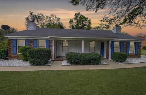 Martinez House | NEW! Luxe Cottage w/Fireplace < 10 Mi to Augusta