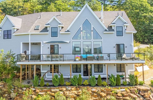Campton House | New Luxurious Mountain Paradise. Best Views! Hot Tub, AC, Waterville Estates