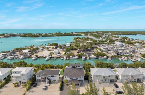 Marathon House | New!Luxurious & spacious waterfront 4 bedroom house in Marathon with endless fun