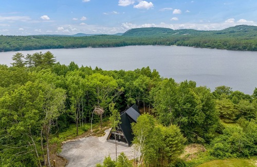 Harrison House | NEW Luxury A-Frame, Lake Access w/hot tub