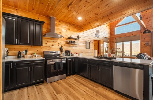 Berkeley Springs House | New Luxury Cabin, 2 Master Bedroom-1 ADA Compliant