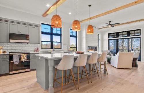 Egg Harbor House | New Luxury Condo - Egg Harbor-Indoor Pool Gym