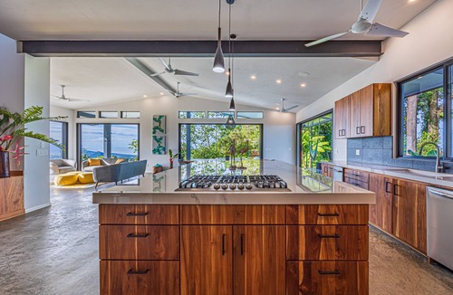 Portalon House | New Luxury Home - 180 degree Ocean Views - Pool/Hot tub -Sleeps 11 - Chef avail