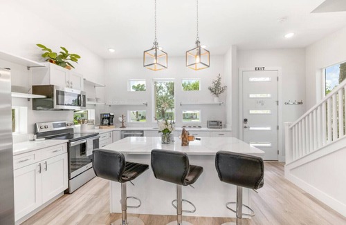 St. Augustine House | New Luxury Modern Home in Prime Location 2BDR-3BTH