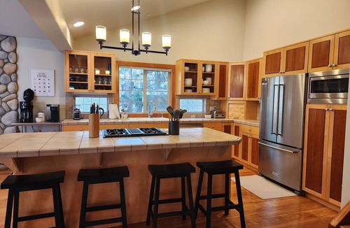 Deer Park House | New Luxury, spacious 4 br/4 ba with new furnishings + SHARC passes