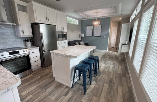 Salt Springs House | New Luxury Tiny Home at Salt Springs Resort – King Bed, Porch & Fire Pit