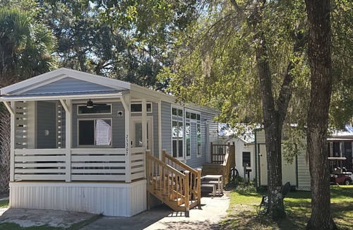 Salt Springs House | New Luxury Tiny Home at Salt Springs Resort – King Bed, Porch & Fire Pit