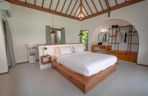 Selong Belanak Villa | NEW Mawar Studios with private Pool in Selong Belanak