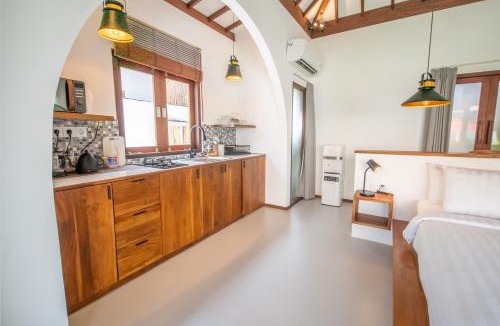 Selong Belanak Villa | NEW Mawar Studios with private Pool in Selong Belanak