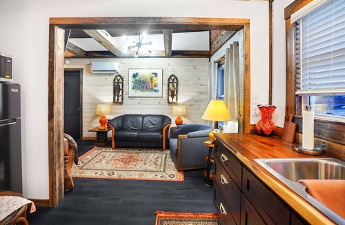 Somerset Apartment | NEW! Mid Century Escape, Columbia House Unit C