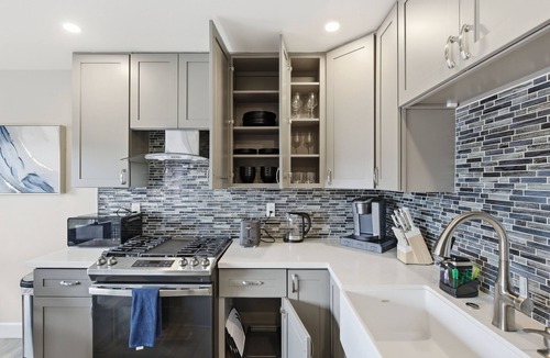 Mount Helix House | New Modern 2BR Home with Movie theater, & Big Yard