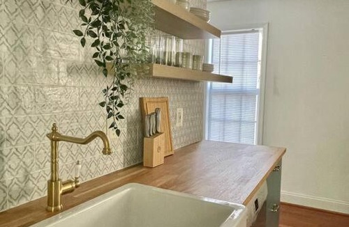 West Falls Church Apartment | New, Modern, 3 bed/3 bath Apt, 10 miles to DC!