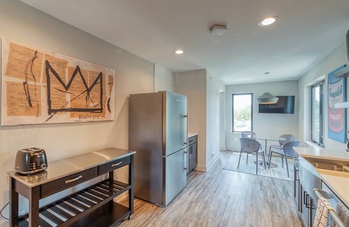 Burns Park House | New Modern 3 Bedroom Townhouse