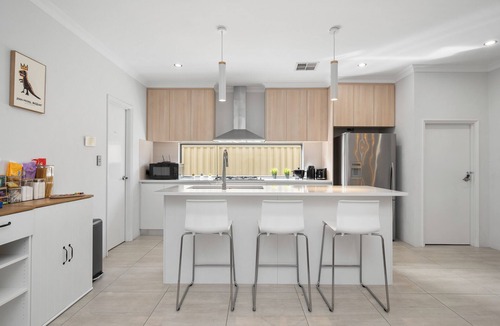 Piara Waters House | NEW! Modern 4BR Family Stay near Parks & Shops
