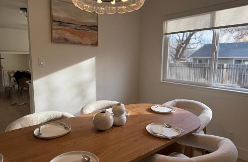 Mira Loma House | New! Modern 4BR max 12 ppl, 5 mins to everything!