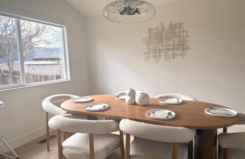 Mira Loma House | New! Modern 4BR max 12 ppl, 5 mins to everything!