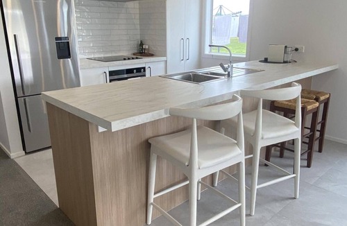 Taupiri House | New, modern, compfortable heaps of parking! Close to food, motorway & Gordonton