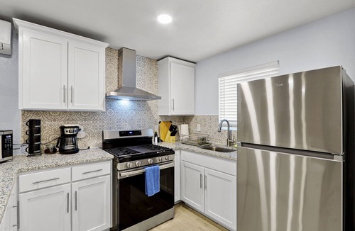 El Paso Apartment | New! Modern Fully Remodeled 3BR/2BA Spacious Apt