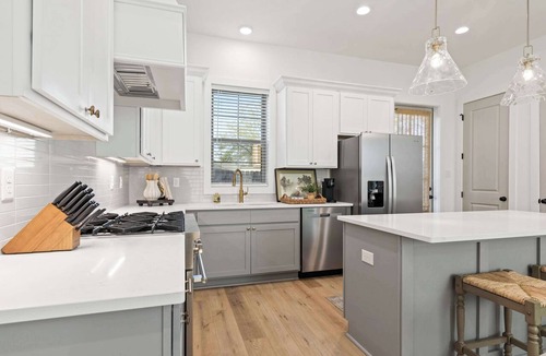 Lafayette Condo | New Modern Home- River Ranch - King Bed