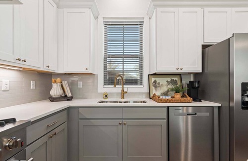 Lafayette Condo | New Modern Home- River Ranch - King Bed