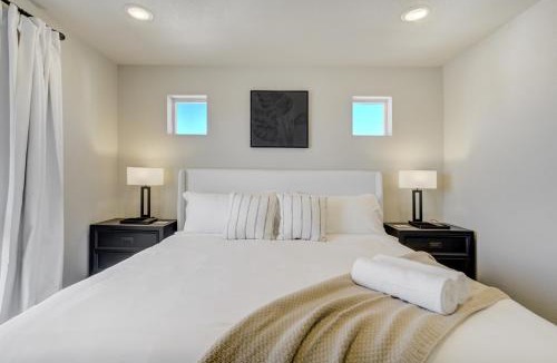 Colorado Springs House | NEW Modern Interquest Stay - King Bed - Balcony