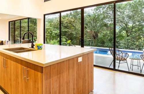 Samara House | New Modern Jungle Home: Wake Up to Monkeys & Birds, Just 15 Mins from Beach!