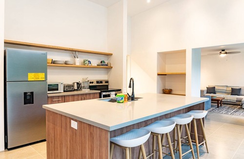 Samara House | New Modern Jungle Home: Wake Up to Monkeys & Birds, Just 15 Mins from Beach!