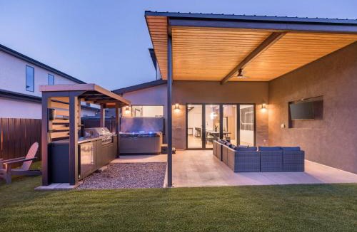 Moab South Valley House | New Modern Luxury at Copper View Moab