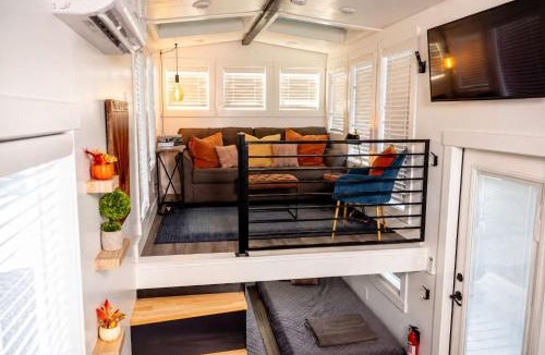 Apple Valley House | New modern & relaxing Tiny House w deck near ZION