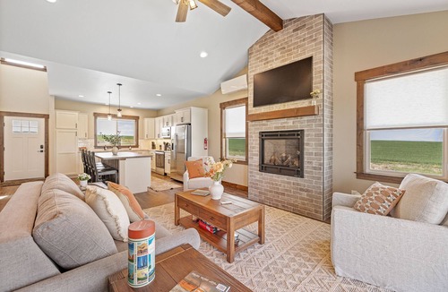 Bozeman Cabin | New! Modern Retreat, Fireplace, Mountain Views, Hike, Fish, Bozeman, Yellowstone