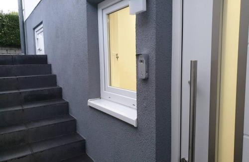 Sandweier Apartment | New Modern SelfCheckin PublicFreeParking HighSpeed Wifi KingSizeBed