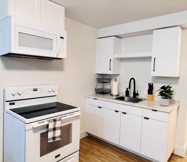 Riverview Apartment | New & Modern Suite in Bristol Riverview