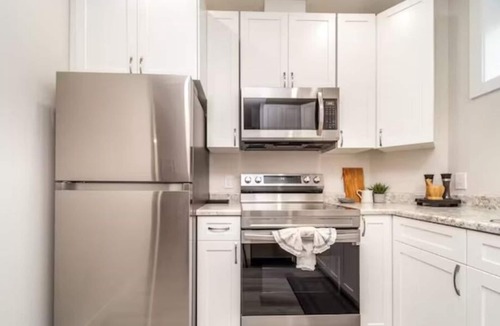 Whyte ave House | NEW - Mountain Chic Escape - Whyte Ave - Netflix - Clean!
