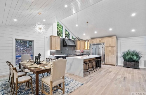 Highlands Hills House | New Mountain Home, EV Charger, All Ensuite Bedrooms, Fire-pit Area