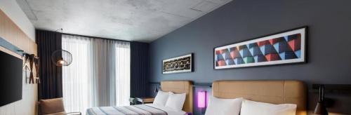 ByWard Market Hotel | New Moxy Ottawa Downtown
