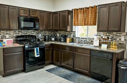 Enterprise House | New - Near Strip /Gated/Quiet/3BR/King Bed