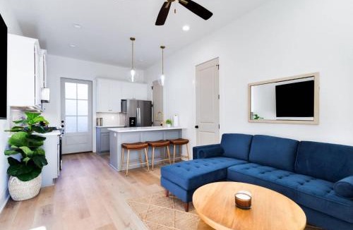 Lafayette House | NEW Oakview Loft - River Ranch - 85 TV - Office - Nespresso - 2 King Beds