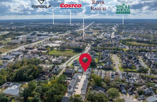 Lafayette House | NEW Oakview Loft - River Ranch - 85 TV - Office - Nespresso - 2 King Beds