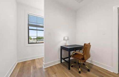 Lafayette House | NEW Oakview Loft - River Ranch - 85 TV - Office - Nespresso - 2 King Beds