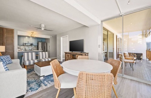 Tantalus Apartment | [New]Ocean + Sunset Views Parking Kitchen WD
