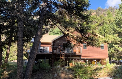 Jardine House | NEW! On Bear Creek~ Treed Seclusion~ Serene~ 4 Living Rooms~ 4 Miles to Gardiner