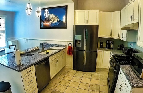 Beach Institute House | New on VRBO Great Price: Manor with Private Courtyard, Private Parking
