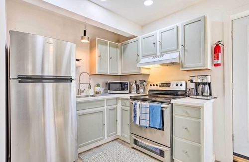 New Paltz Apartment | New Paltz Apt - 11 Mi to Poughkeepsie!