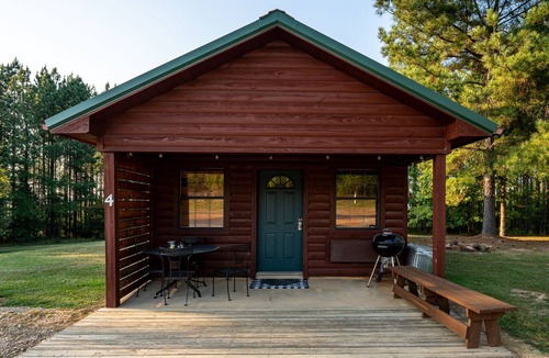 Amity Cabin | *New* Peaceful Studio Cabin @ Timber Lodge Ranch