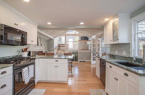North Scituate House | New! Perfect Beach Getaway-Sleeps 12, Dog Friendly, Short Walk to Egypt Beach