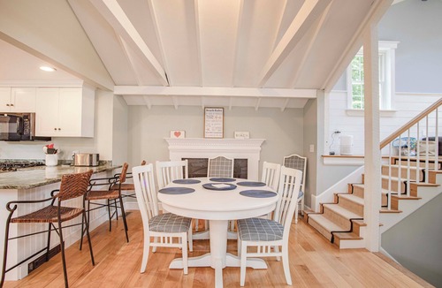 North Scituate House | New! Perfect Beach Getaway-Sleeps 12, Dog Friendly, Short Walk to Egypt Beach
