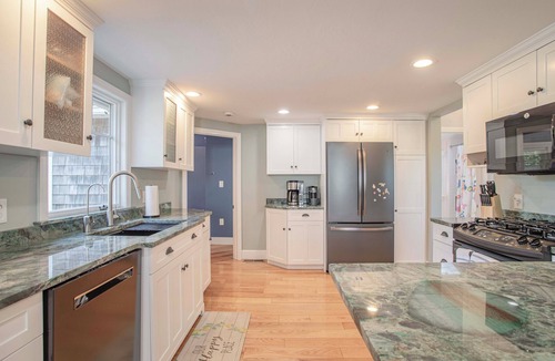 North Scituate House | New! Perfect Beach Getaway-Sleeps 12, Dog Friendly, Short Walk to Egypt Beach