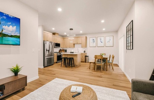 Gresham House | New PNW Retreat | Family-Friendly | Near DWTN