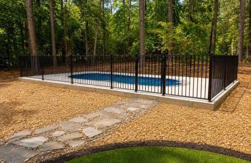 Broken Bow House | New Pool ! Pickleball & Basket Ball - Putt Putt - Hot tub - Pet Friendly - EV